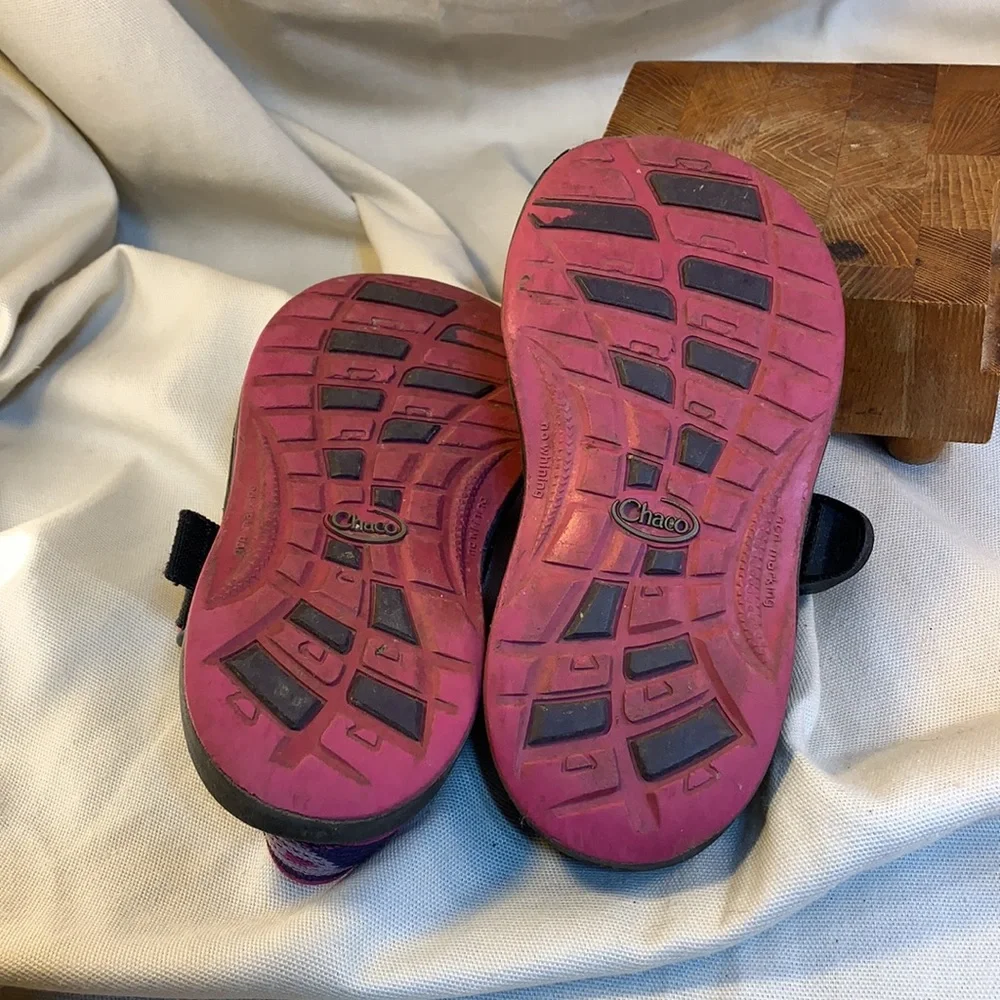 Chaco kid’s slide in/back strap wonderful shoes!